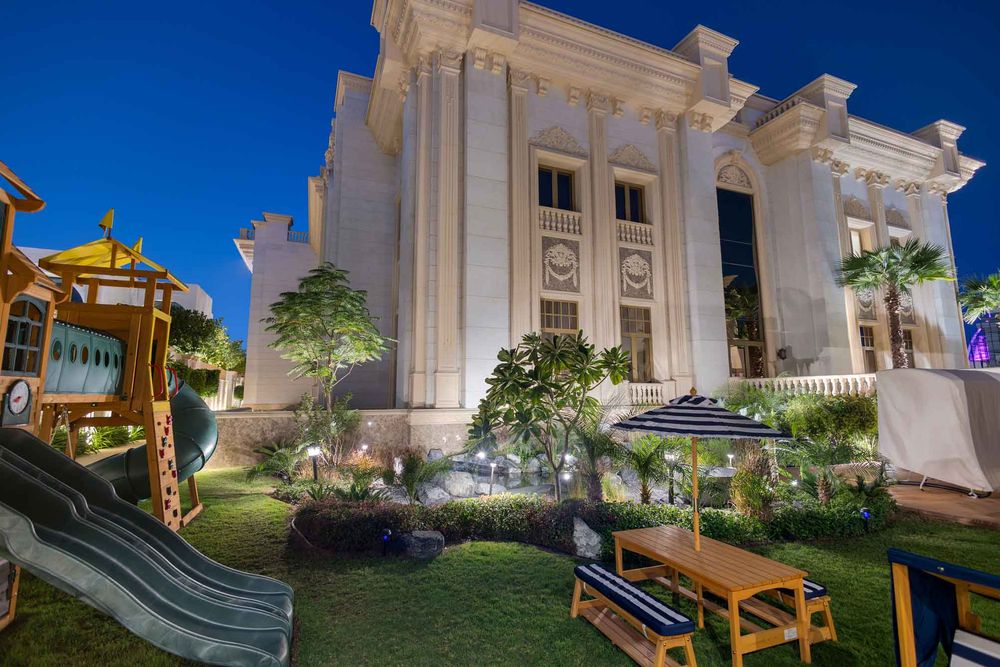 Product Image w-[300px]